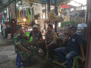 Bhabinkamtibmas Ampel Gelar Cangkrukan dan Dialogis Bersama Warga untuk Perkuat Kamtibmas