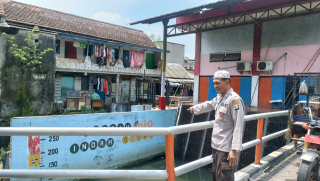 Patroli Antisipasi 3 Cepu dan Pengecekan Pompa Air, Polsek Krembangan Pastikan Keamanan di Jl. Tanjung Sadari