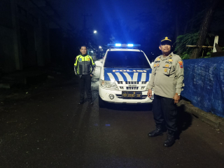 Patroli Dini Hari Polsek Kenjeran Pantau Titik Rawan di Tambak Wedi Lama
