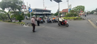 Polsek Krembangan Gelar Commander Wish Pagi untuk Antisipasi Kepadatan Lalu Lintas