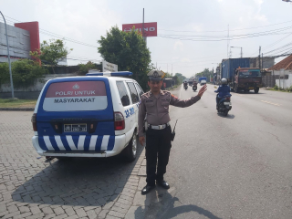 Patroli Polsek Krembangan di Kawasan Kalianak Timur untuk Antisipasi Kerawanan dan Kemacetan