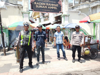 Patroli Harkamtibmas Polsek Semampir dalam Mengantisipasi Kerawanan di Kawasan Wisata Religi Sunan Ampel