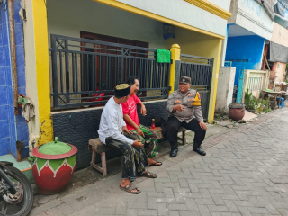 Kegiatan Sambang dan Koordinasi Bhabinkamtibmas Pegirian Bersama Tokoh Masyarakat dan Tokoh Agama