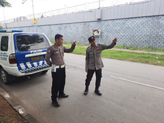 Pemantauan Kerawanan 3C oleh Personil Polsek Kenjeran di Underpass Jembatan Suramadu