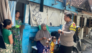 Bhabinkamtibmas Wonokusumo Intensifkan Sambang Warga, Ajak Orang Tua Awasi Aktivitas Remaja pada Malam Hari