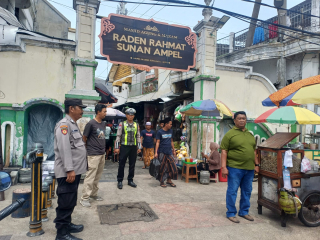 Patroli Pengamanan Wisata Religi Sunan Ampel, Polsek Semampir Tingkatkan Antisipasi Kerawanan Kamtibmas