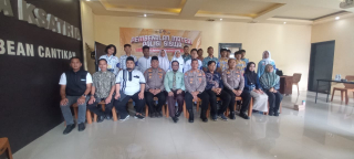 Pembekalan Materi Polisi Siswa Digelar di Aula Dharma Ksatria Polsek Pabean Cantikan