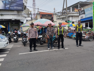 Patroli Polsek Semampir Antisipasi Kerawanan di Pintu Masuk Wisata Religi