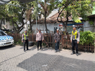 Patroli Polsek Semampir Pantau Budidaya Ikan Lele di Kawasan Sidotopo