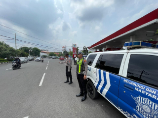 Patroli Gabungan Lantas dan Samapta Polsek Pabean Cantikan di Sekitar Jalan Stasiun Kota