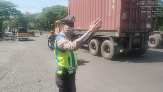 Satlantas Polres Pelabuhan Tanjung Perak Intensifkan Patroli, Pengaturan, dan Pemantauan Arus Lalu Lintas