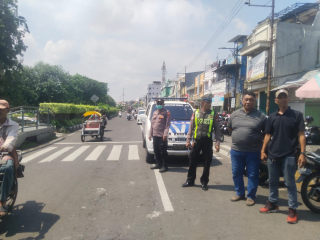 Patroli Harkamtibmas Polsek Semampir Antisipasi Kerawanan di Wisata Religi Sunan Ampel