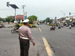 Polsek Krembangan Laksanakan Patroli Pemantauan Arus Lalu Lintas Di Jalan Kalianak