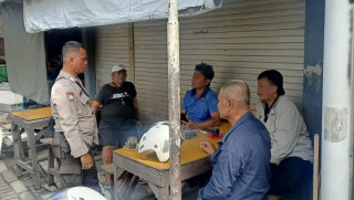 Bhabinkamtibmas Polsek Semampir Sambang Warga Kelurahan Ujung Perkuat Kerukunan Dan Kamtibmas