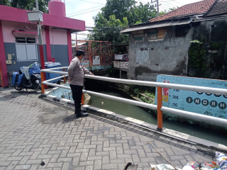 Patroli Antisipasi 3 Cepu dan Pengecekan Pompa Air, Polsek Krembangan Pastikan Situasi Wilayah Tanjung Sadari Aman