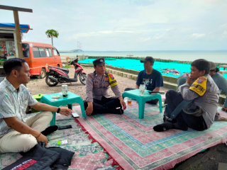 Patroli Dialogis Polsek Kenjeran Bangun Kedekatan Dengan Warga Tambak Wedi Guna Cegah Gangguan Kamtibmas