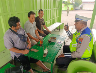 Satlantas Polres Pelabuhan Tanjung Perak Gelar Sosialisasi Tatap Muka untuk Tingkatkan Kesadaran Tertib Berlalu Lintas