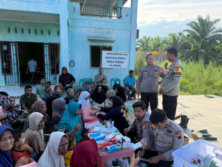 Polri Hadir Menyentuh dari Pintu ke Pintu: Layanan Kesehatan dan Home Visit Ringankan Derita Warga Terdampak Banjir Aceh Tamiang