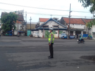 Commander Wish Pagi Personel Polsek Pabean Cantikan di Jalan Bunguran Antisipasi Pelanggaran dan Kerawanan Lalu Lintas