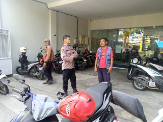 Patroli dan Sambang Polsek Krembangan Perkuat Keamanan di Bank BRI Jalan Demak