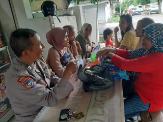 Bhabinkamtibmas Perak Barat Perkuat Kerukunan Warga Lewat Sambang Kamtibmas