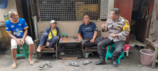 Bhabinkamtibmas Krembangan Utara Perkuat Sinergi Warga Melalui Sambang dan Imbauan Kamtibmas