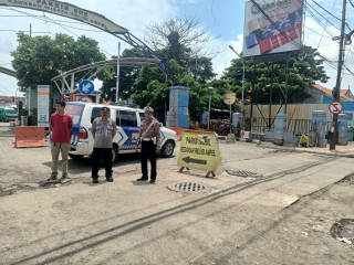 Patroli Kamtibmas Polsek Semampir Antisipasi Gangguan Keamanan di Terminal Wisata Religi Sunan Ampel