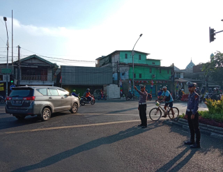 Pos Awal Polsek Krembangan Antisipasi Kemacetan dan Laka Lantas di TL Mbah Ratu Jalan Gresik