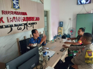 Bhabinkamtibmas Dupak Bersama Babinsa Laksanakan Sambang Dialogis di Rusun Dupak Bangunrejo, Perkuat Sinergi Jaga Harkamtibmas Lingkungan