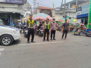 Patroli Harkamtibmas Polsek Semampir Jaga Keamanan dan Kelancaran Arus di Pintu Masuk Wisata Religi Sunan Ampel