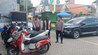 Patroli Dialogis Polsek Semampir di Kawasan Minimarket Wonosari Lor Perkuat Kewaspadaan Juru Parkir dan Antisipasi Kejahatan Jalanan