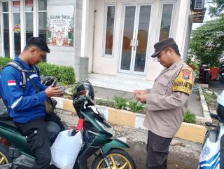 Operasi Gabungan Polres Pelabuhan Tanjung Perak Periksa Kendaraan Di Pos Suramadu
