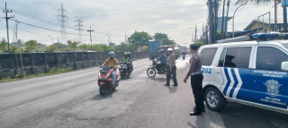 Pemantauan Arus Lalu Lintas Menuju Jalan Kalianak Berjalan Kondusif