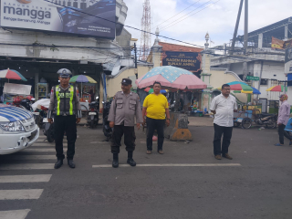Patroli Kamtibmas Polsek Semampir Amankan Pintu Masuk Wisata Religi Sunan Ampel