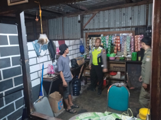 Cipta Kondisi Ramadan, Polsek Kenjeran Amankan Miras dari Dua Kafe di Pesisir Tambak Wedi Surabaya