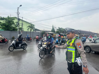 Kegiatan Patroli dan Penindakan Pelanggaran Rambu Larangan di Jalan Kalianak