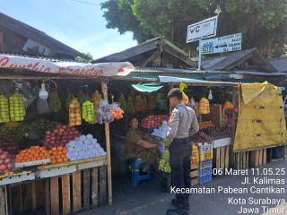 Sat Samapta Polres Pelabuhan Tanjung Perak Laksanakan Patroli Hunting System di Pasar Ujung untuk Antisipasi Kerawanan Kamtibmas