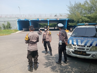 Polsek Kenjeran Laksanakan Patroli Harkamtibmas di Bawah Jembatan Suramadu untuk Antisipasi Kerawanan 3C