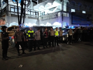 Polsek Kenjeran Laksanakan Patroli Gabungan Menjelang Sahur Antisipasi Balap Liar, Tawuran dan Kejahatan Jalanan di Wilayah Semampir