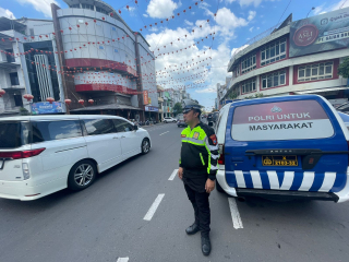 Personel Polsek Pabean Cantikan Laksanakan Patroli Harkamtibmas di Jalan Kembang Jepun Antisipasi 3C