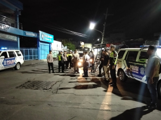 Patroli Dialogis Tiga Pilar di Kawasan Kedung Cowek Berlangsung Aman dan Kondusif