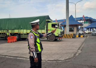 Hari Keempat Operasi Ketupat Semeru Polda Jatim Pastikan Jalur Tol dan Arteri Lancar