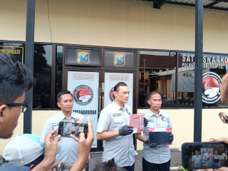 Satresnarkoba Polres Tanjung Perak Ungkap Jaringan Pengedar Sabu di Jalan Wonosari Surabaya.