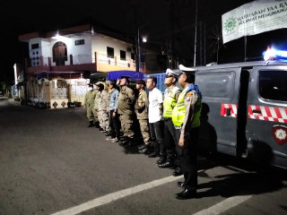 Patroli Dini Hari Polsek Semampir di Jalan Bulaksari, Antisipasi Tawuran Remaja dan 3C