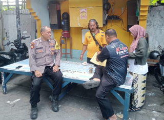 Bhabinkamtibmas Ujung Laksanakan Sambang Warga di Jalan Hang Tuah, Sampaikan Imbauan Kamtibmas
