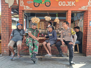 Bhabinkamtibmas Ampel Bersama Babinsa Laksanakan Sambang dan Himbauan Kamtibmas