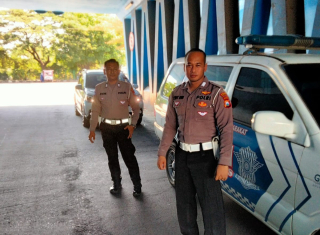 Patroli Lantas Polsek Kenjeran Antisipasi 3C di Underpass Suramadu