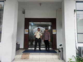 Patroli Pemantauan Objek Vital Bank Panin Tambak Langon, Personil Polsek Asemrowo Sampaikan Himbauan Kamtibmas Antisipasi 3C