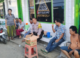 Bhabinkamtibmas Kelurahan Sidotopo Sambangi Warga Jalan Pragoto, Sosialisasikan Antisipasi Penipuan Online dan Media Sosial