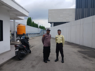 Patroli Dialogis di Pergudangan Margomulyo, Polsek Asemrowo Antisipasi Kerawanan 3C